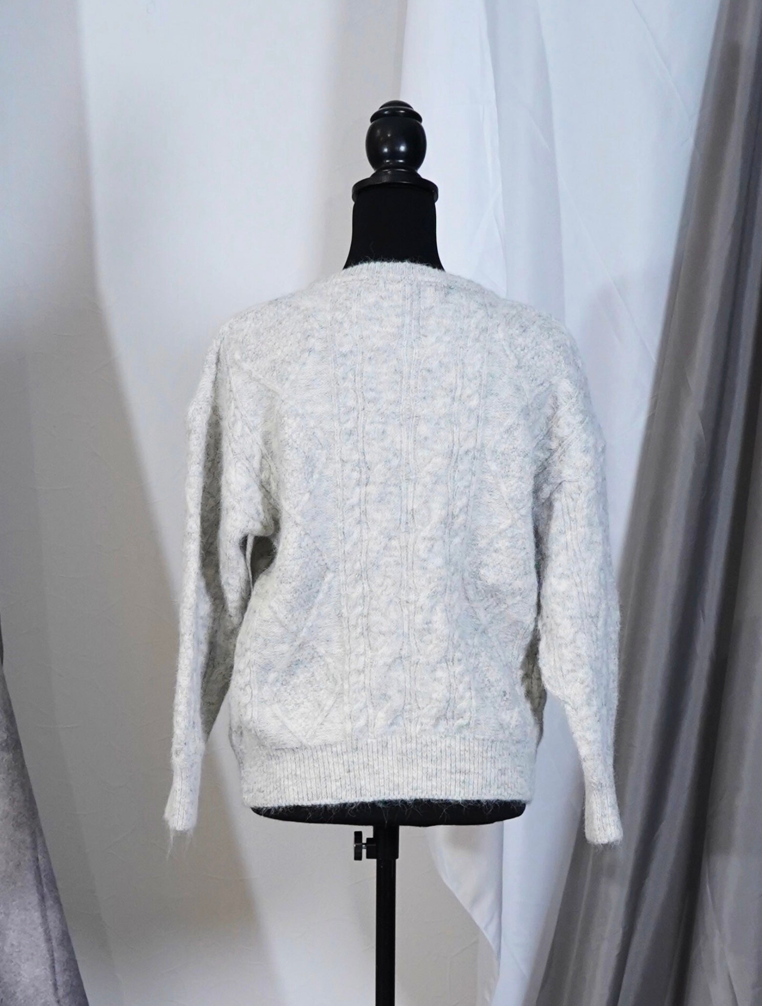 クロスオーバーVネックアランセーター