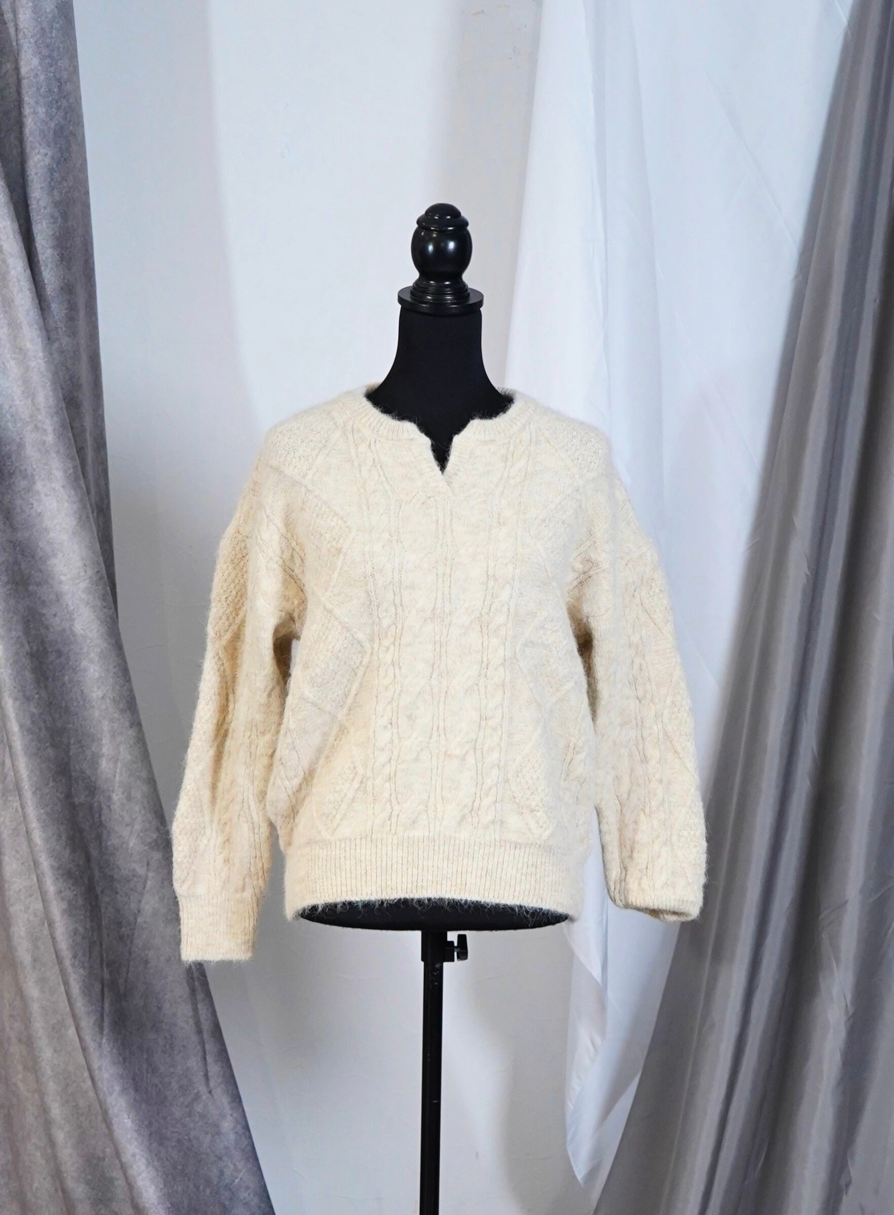 クロスオーバーVネックアランセーター