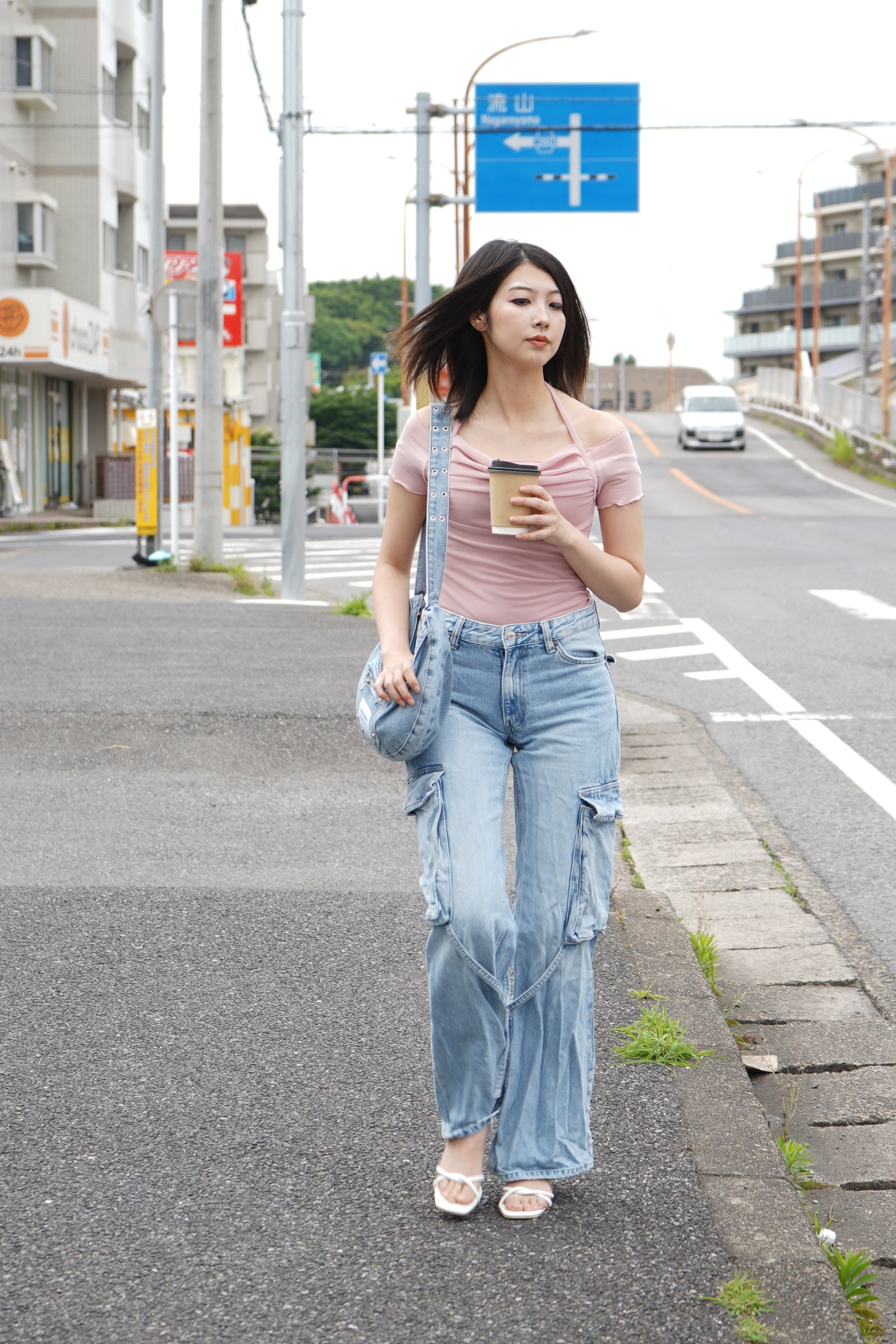 ホルターネックオフショルTシャツ