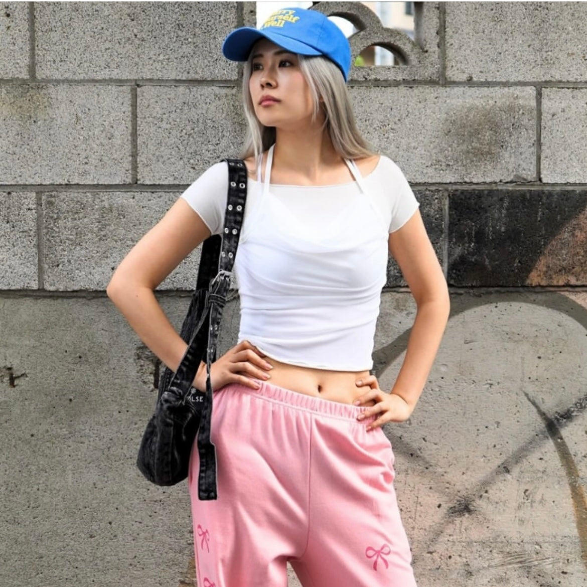 ホルターネックオフショルTシャツ