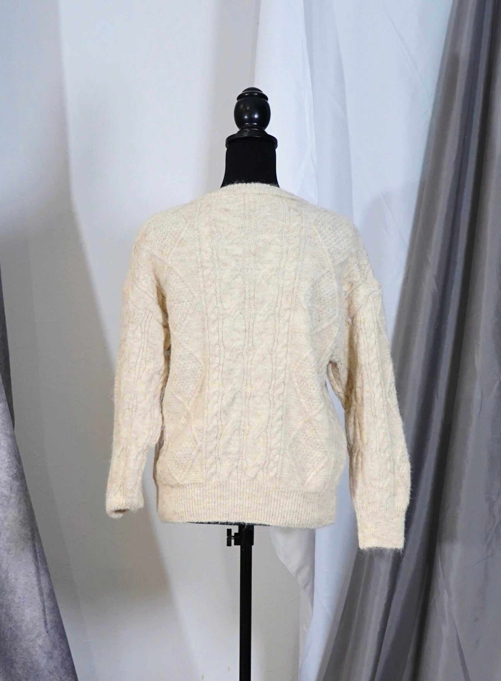 クロスオーバーVネックアランセーター